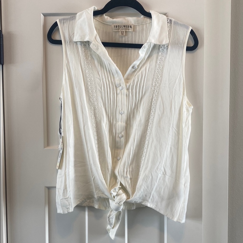 White Women's Sleeveless Top